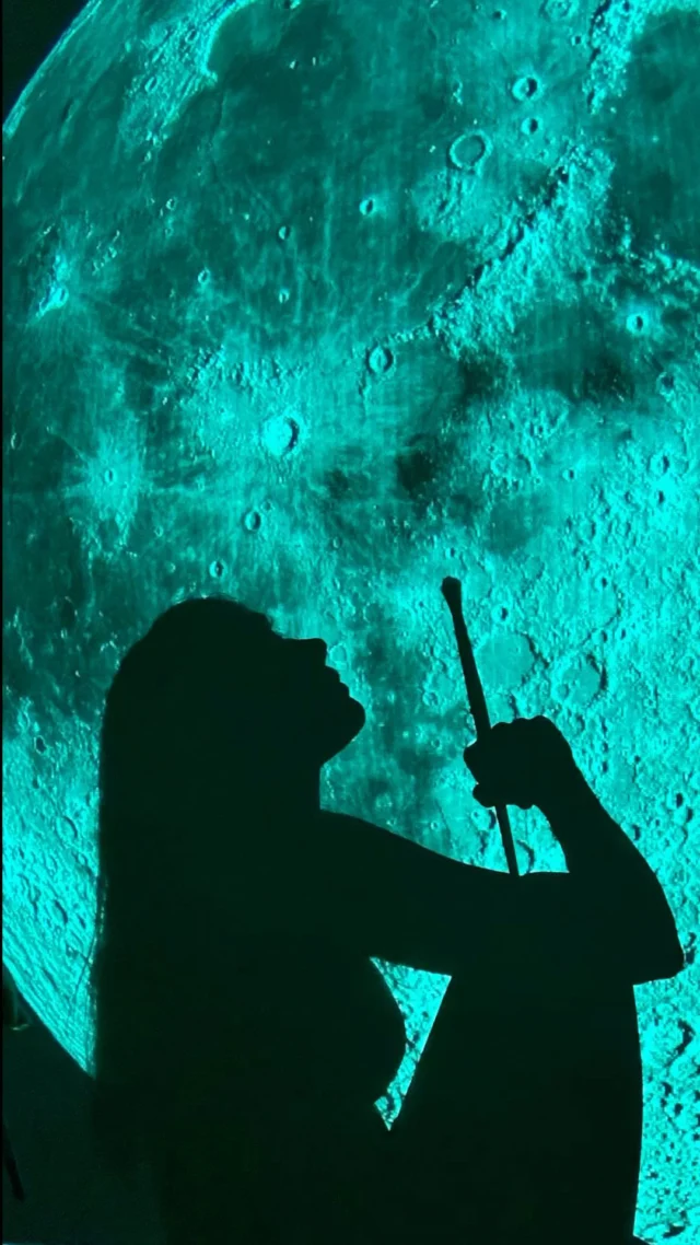 ⁣
She was like the moon…⁣
part of her⁣
was always hidden.⁣
⁣
🌜🌛🌜🌛🌜🌛⁣
⁣
🎨Luna, Structure paste, Acryl/Canvas, 80cm⁣
⁣
#moonpainting #mond